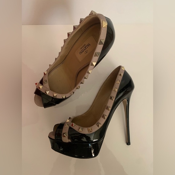VALENTINO Black Patent Rockstud Pumps size 36.5/6.5 - Picture 2 of 9